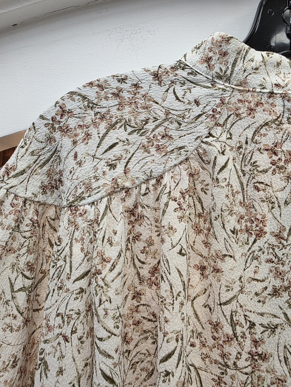 RW&CO Floral Tie Neck Blouse | Size Large | Romantic Boho Lightweight Top - Picture 10 of 16
